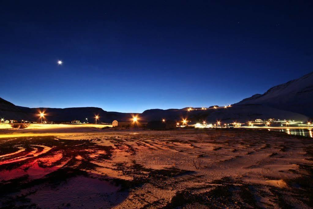 Guesthouse Gamla Ísafjörður Buitenkant foto